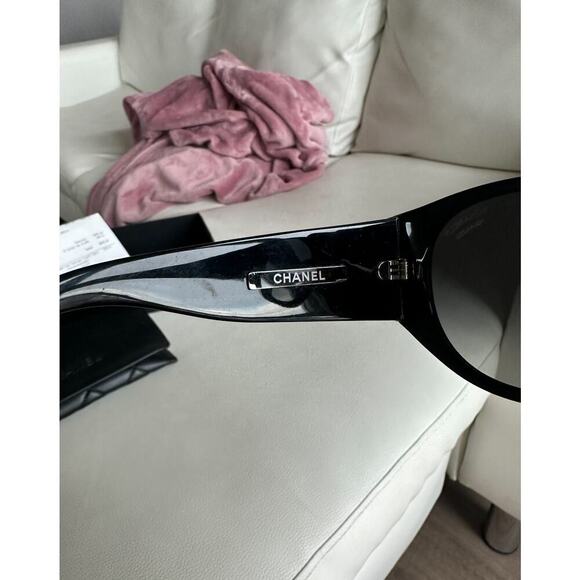 Never Worn Chanel Polarized Oval Sunglasses - Picture 4 of 5